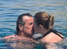 Alba Parietti, bacio social
